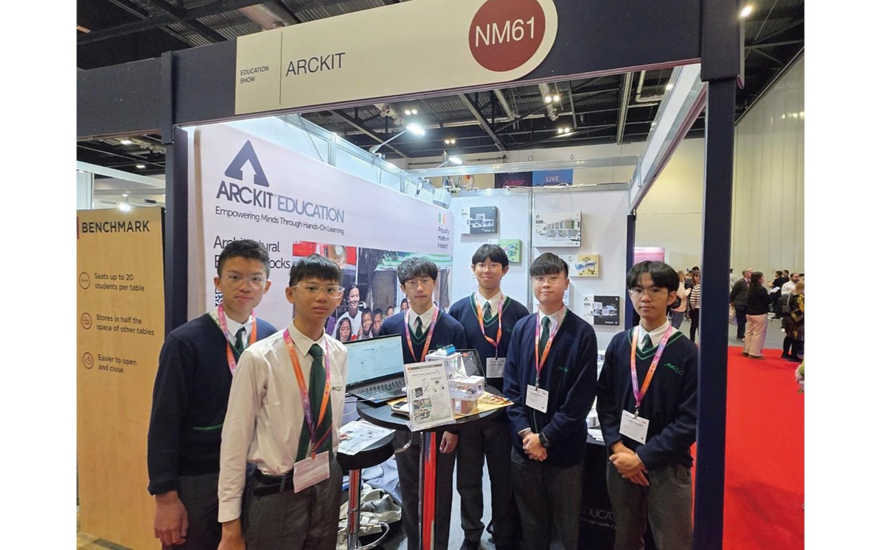 The school also actively organizes students to participate in overseas exhibitions and competitions