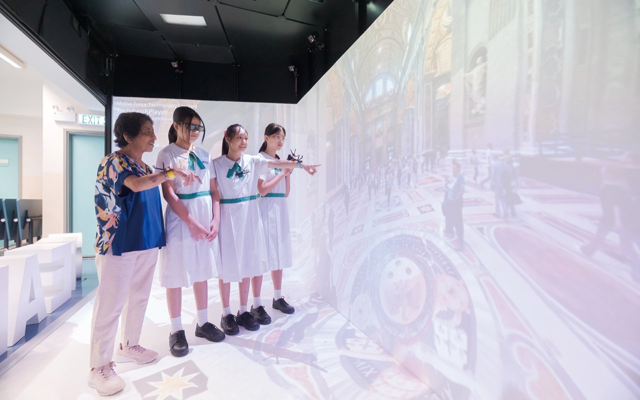 School creates immersive learning space "Future Classroom"