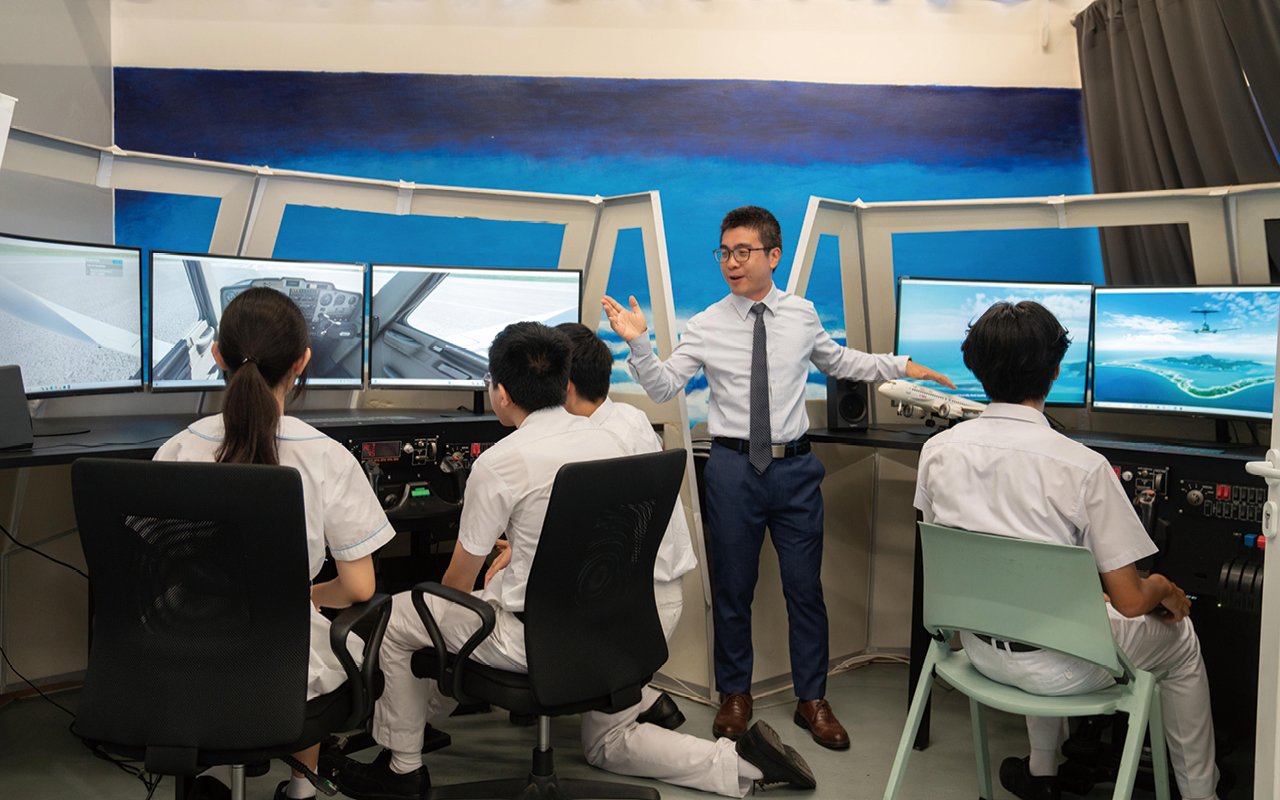 The school has been certified by the China Aviation Society as a "China Aviation Characteristic School"