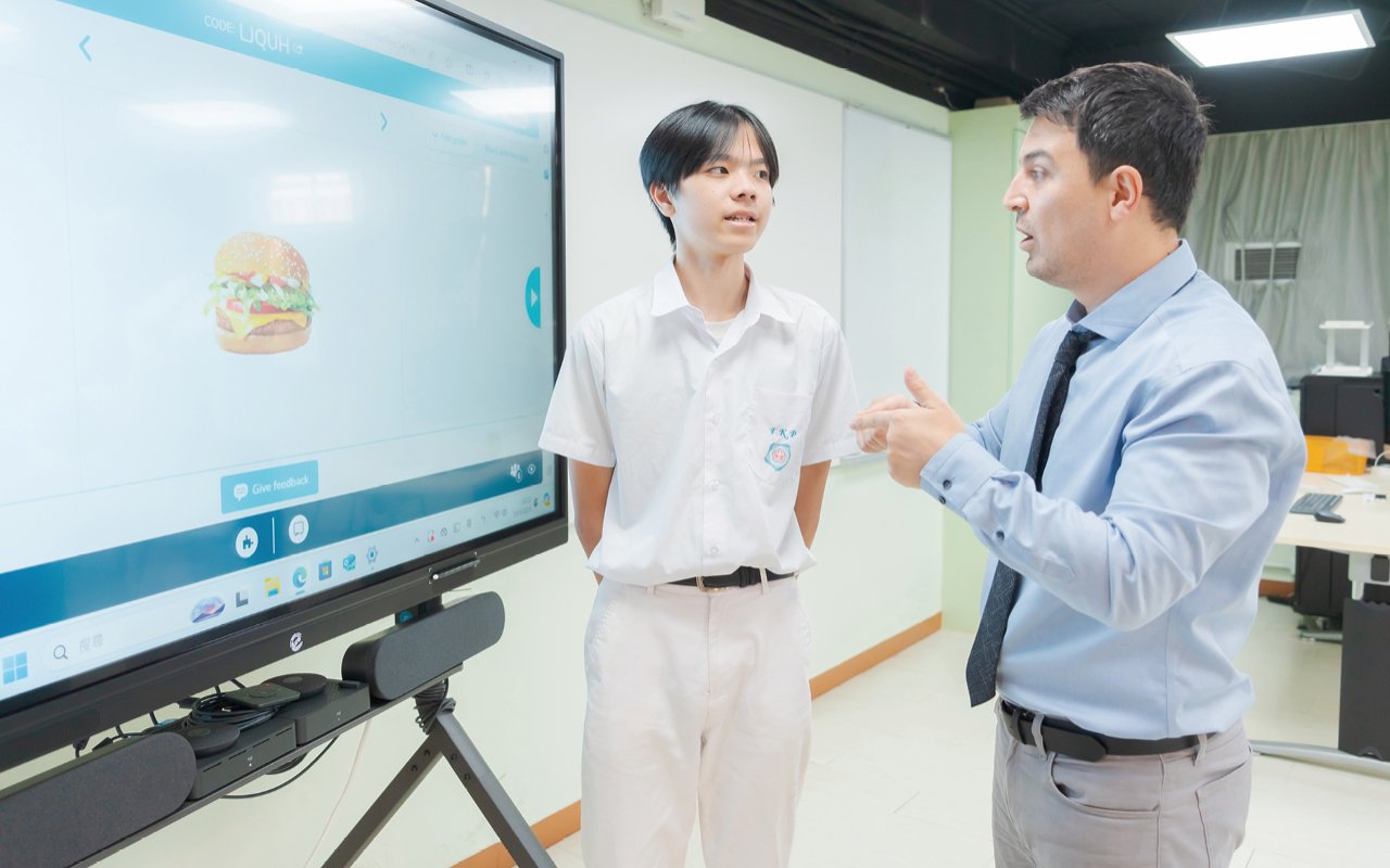 Comprehensively improve students’ language skills and core competencies