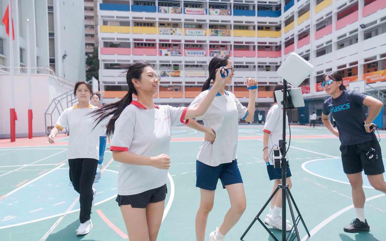 Students are required to wear artificial intelligence watches to track their exercise status