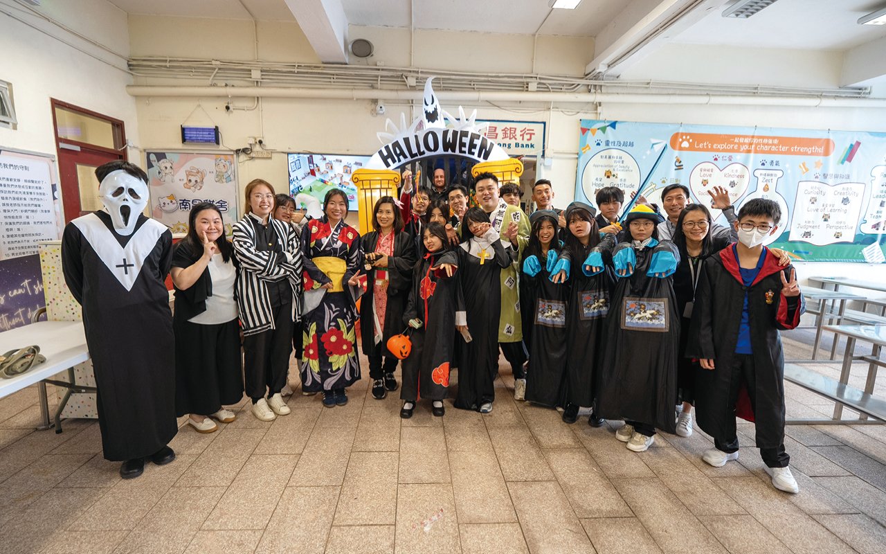 Teacher plays "Demon Slayer" character for Halloween