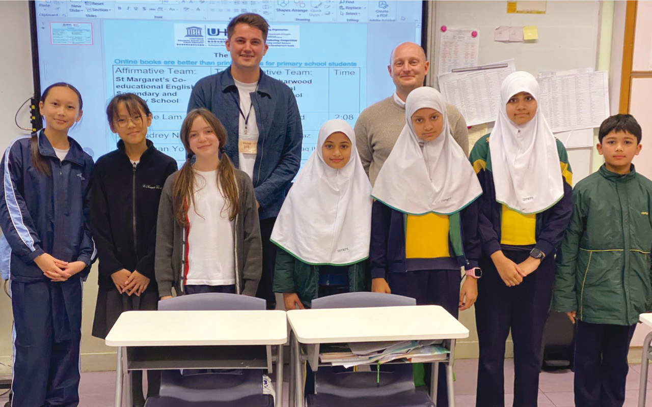 Islamic Dharwood Pau Memorial Primary School - Happy campus cares for colleagues, diverse stage shines like stars