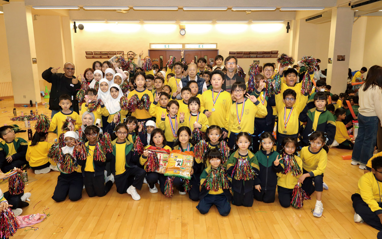 Islamic Dharwood Pau Memorial Primary School - Happy campus cares for colleagues, diverse stage shines like stars