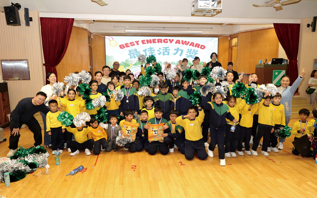 Islamic Dharwood Pau Memorial Primary School - Happy campus cares for colleagues, diverse stage shines like stars