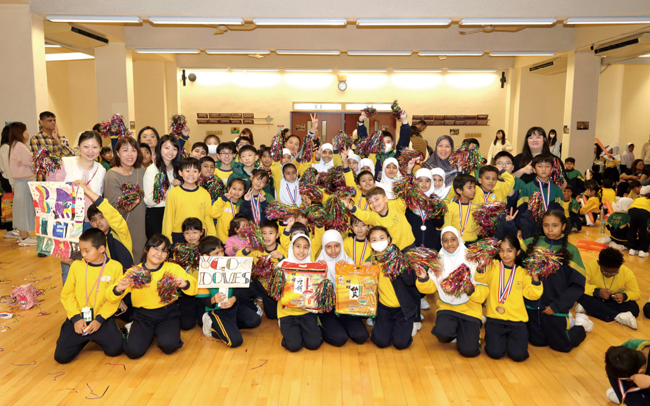 Islamic Dharwood Pau Memorial Primary School - Happy campus cares for colleagues, diverse stage shines like stars