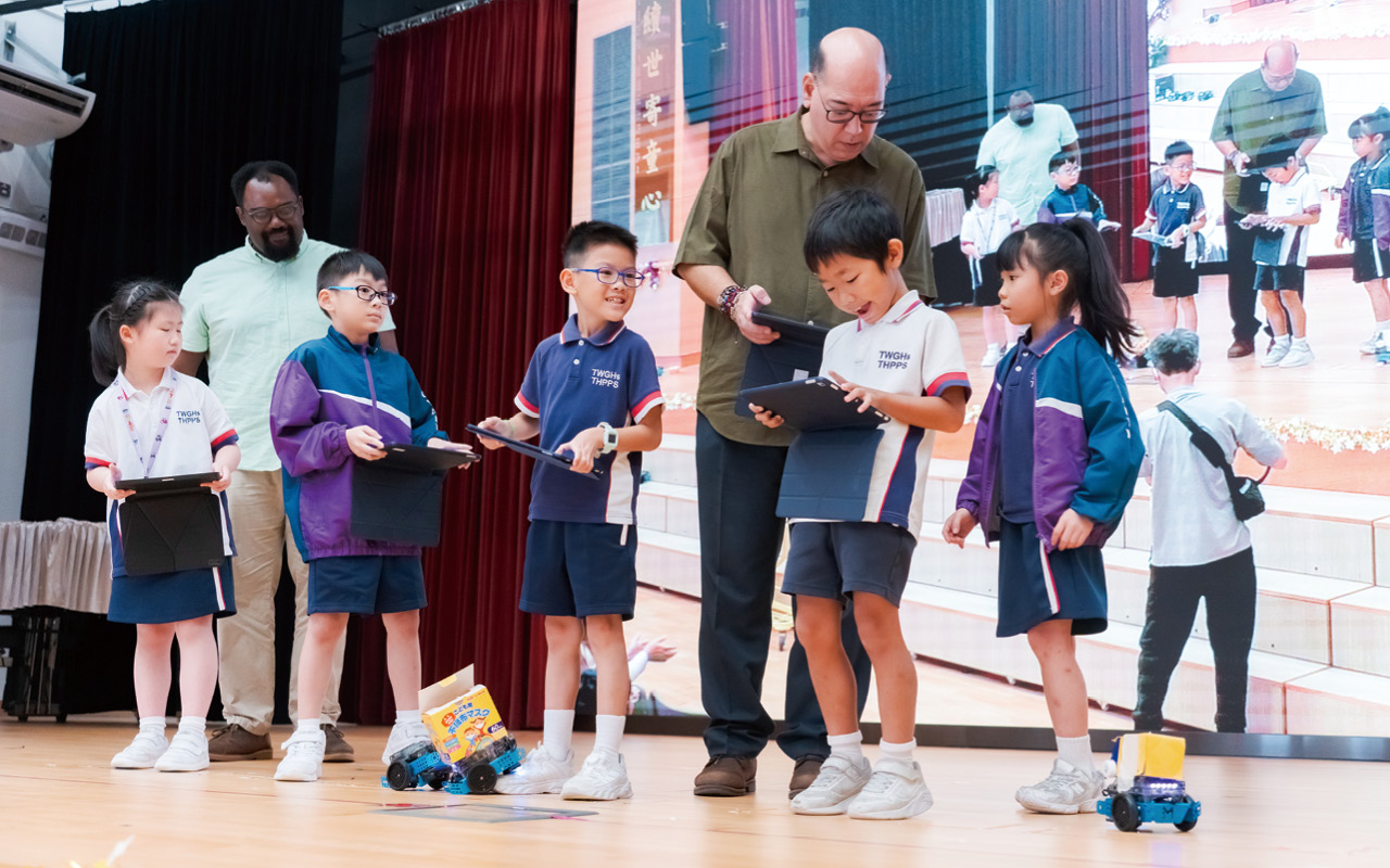 The school holds various English-themed activities throughout the year