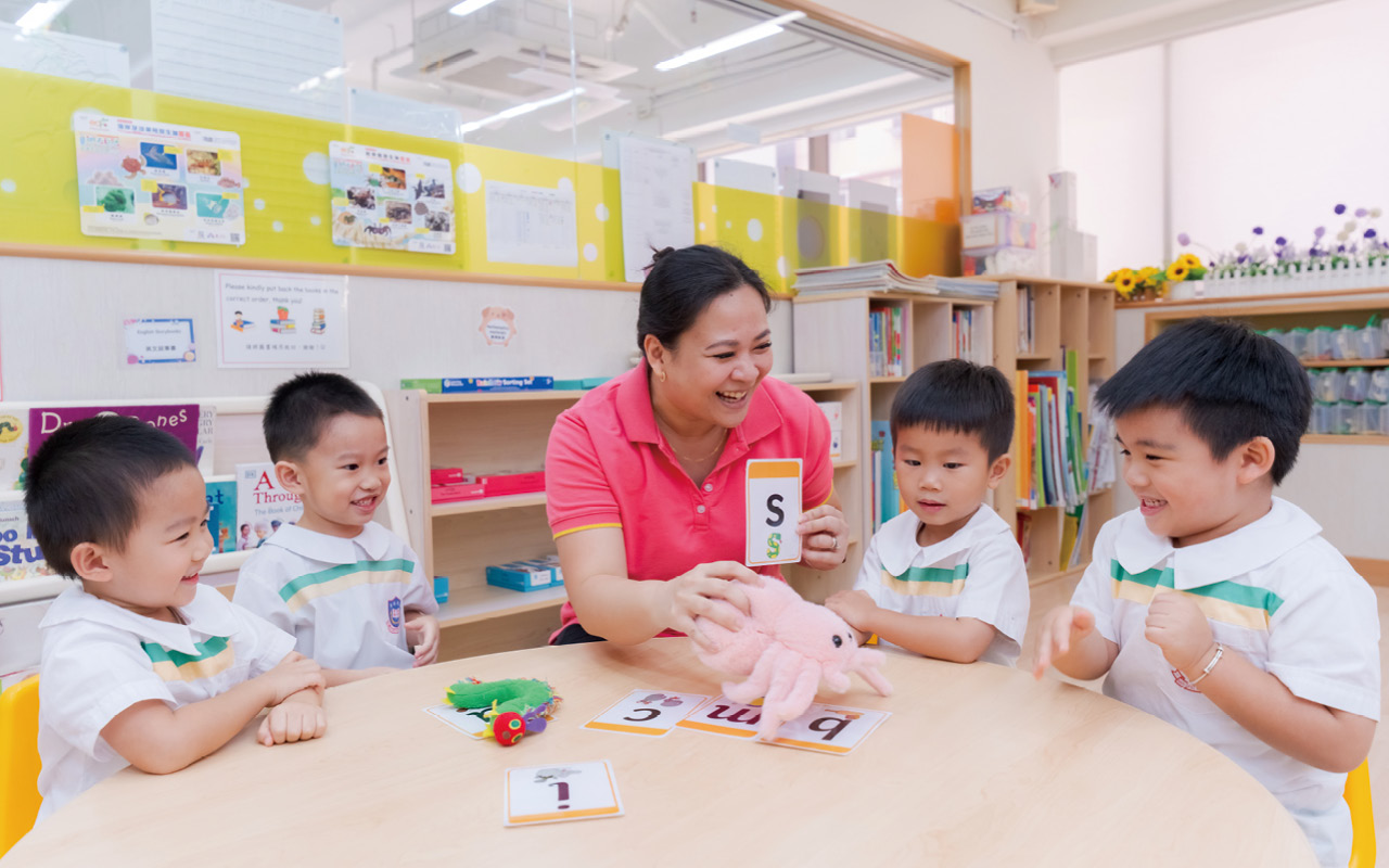 Lay a foundation in English and expand international horizons