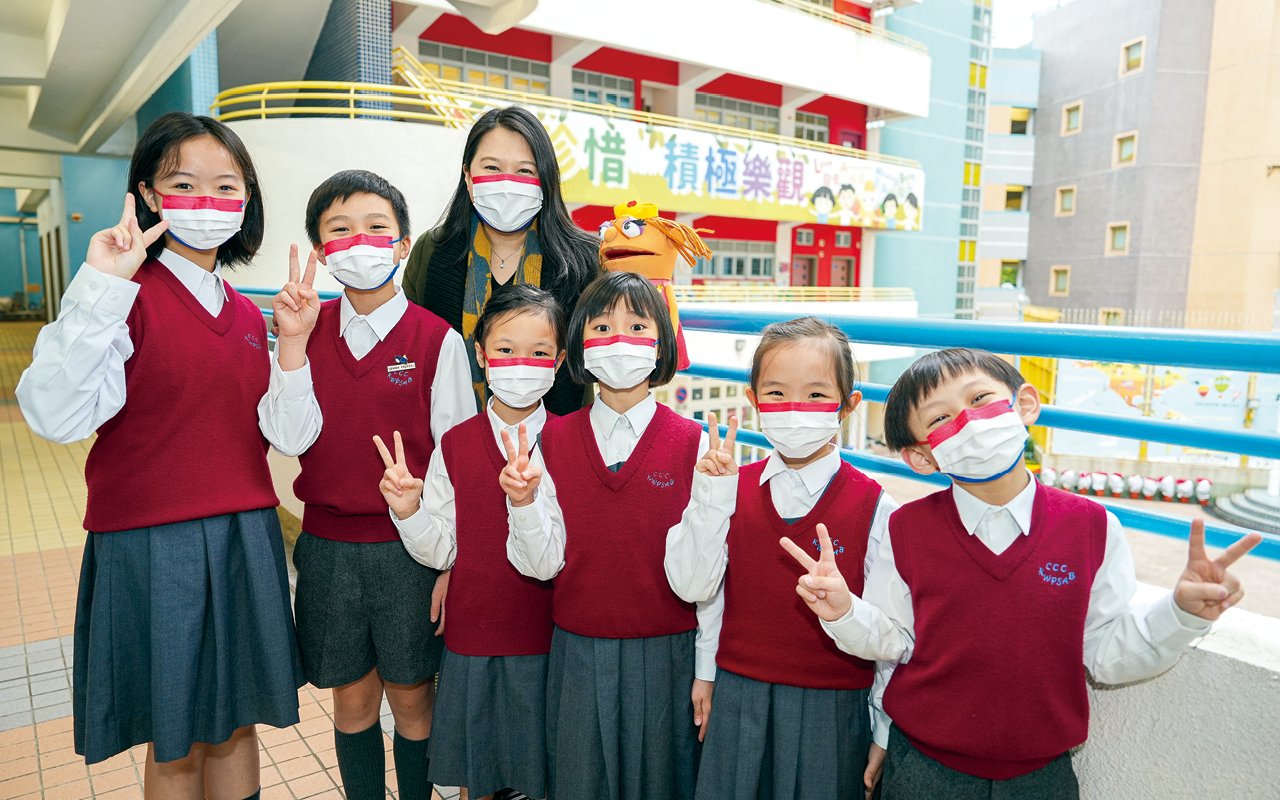 Principal Huang Jingwen understands students' needs for further studies and invests a lot of resources in English teaching, striving to develop students' communication skills and interest in learning English, and lay a solid foundation for students to advance to high school.