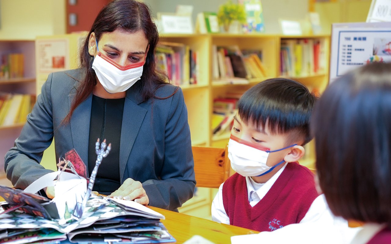 Foreign English teachers will also enter the classroom to support students in the process of reading with companions and reading independently.
