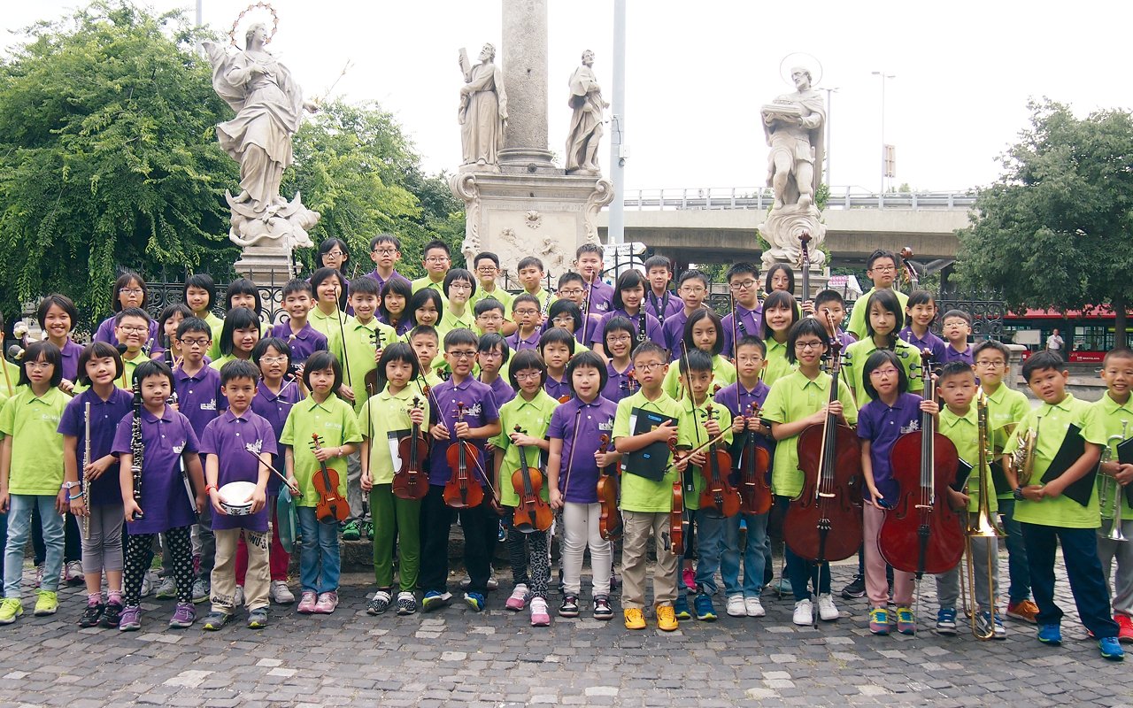 Before the epidemic, the school also had overseas exchange activities every year, such as allowing sixth grade students to participate in summer courses at some universities in Cambridge, England. Overseas activities allow students to use English, increase their confidence in speaking English, understand the importance of English and broaden their international horizons.