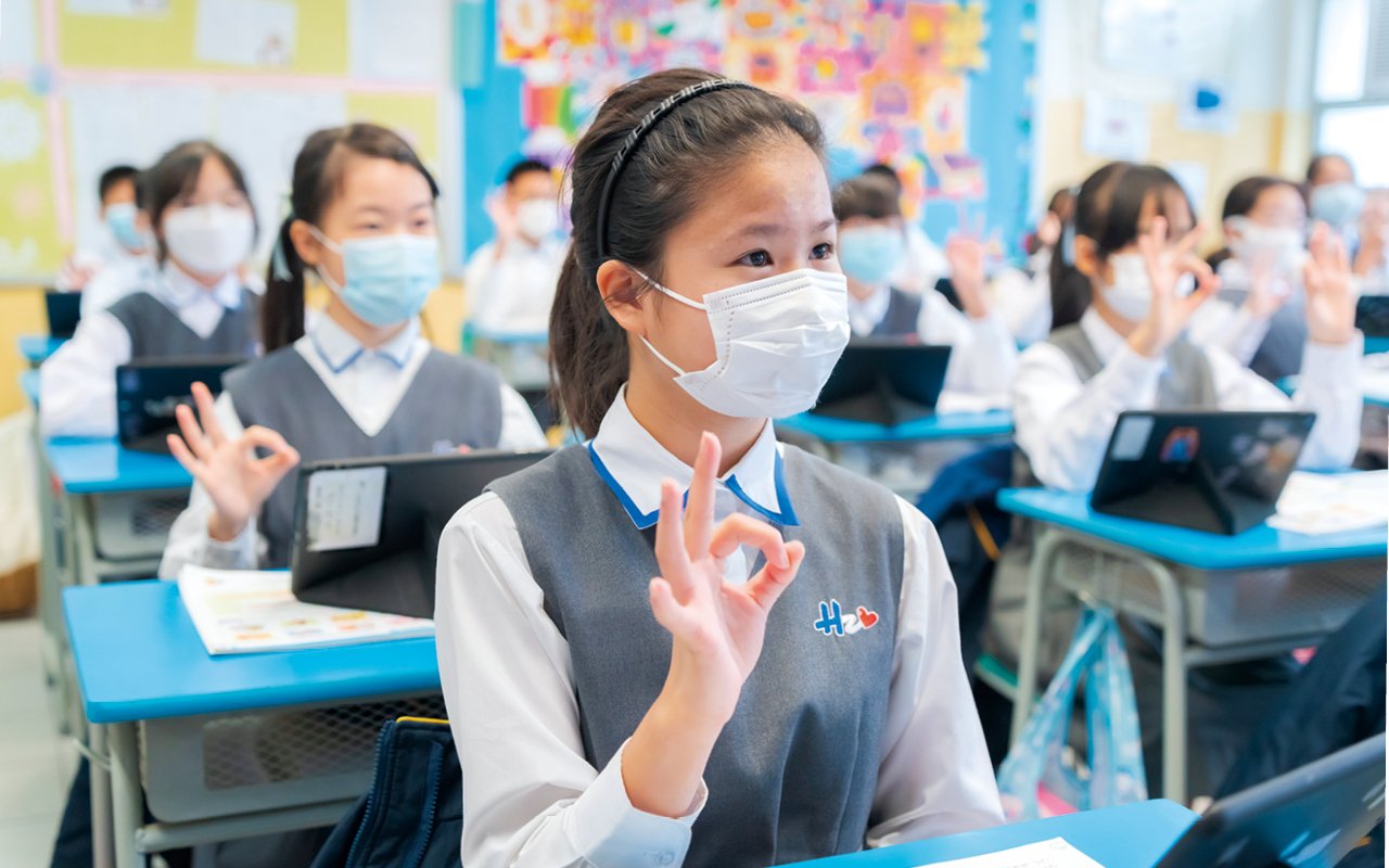 Based on the school-based curriculum, the teaching team infiltrates the concepts of "Brain-based Learning" and "Higher-Order Thinking Learning - Thirteen Types of Gifted Framework" into daily teaching, allowing students to establish the habit of previewing texts from an early age, master reading strategies and note-taking skills, and deepen thinking training to equip students for their future learning journey.