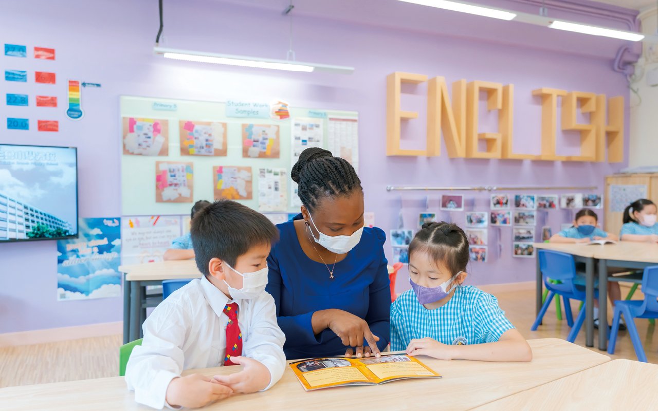 Miss Feyi, director of the foreign English department, pointed out that the school's English department uses "combination of reading and writing" as the basic teaching strategy, and also makes good use of "high participation", "multiple presentations" and "group collaboration" class modes to promote interaction between teachers and students, so as to cultivate the ability and attitude of active learning.
