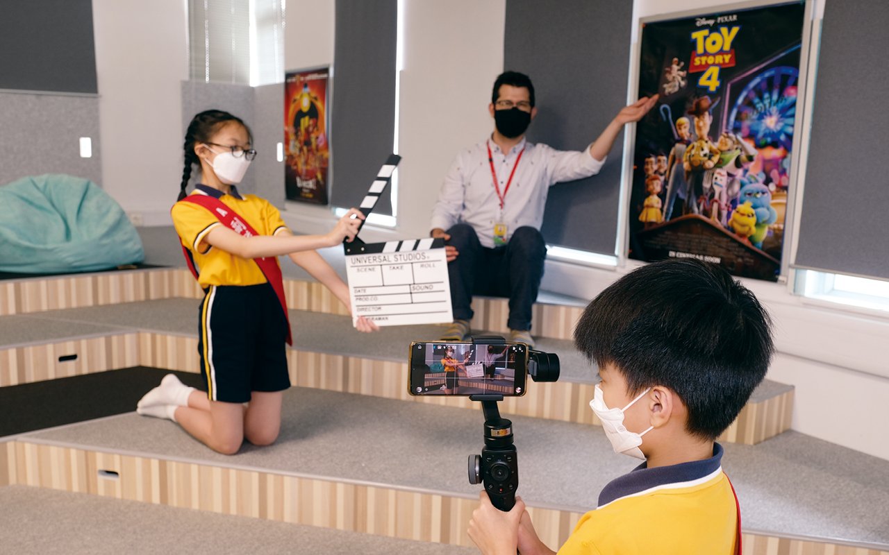 The cinema-themed "video room" is also one of the important English contexts, including posters commonly seen in theaters, ticket offices, snack bars and English menus, etc., to enhance students' English application skills in daily life.