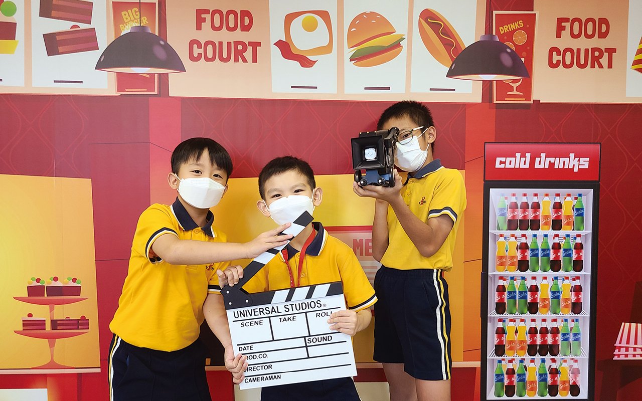 The cinema-themed "video room" is also one of the important English contexts, including posters commonly seen in theaters, ticket offices, snack bars and English menus, etc., to enhance students' English application skills in daily life.