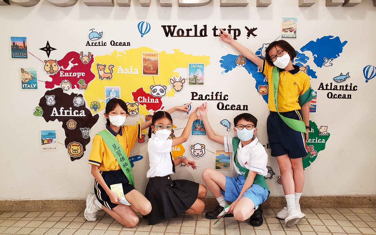 This year's "English Day" was themed "Travel Around the World", and the school's auditorium was transformed into the Hong Kong International Airport. Teachers wore uniforms of pilots and flight attendants, and carefully designed "air tickets" for students to travel to multiple countries for English game activities.