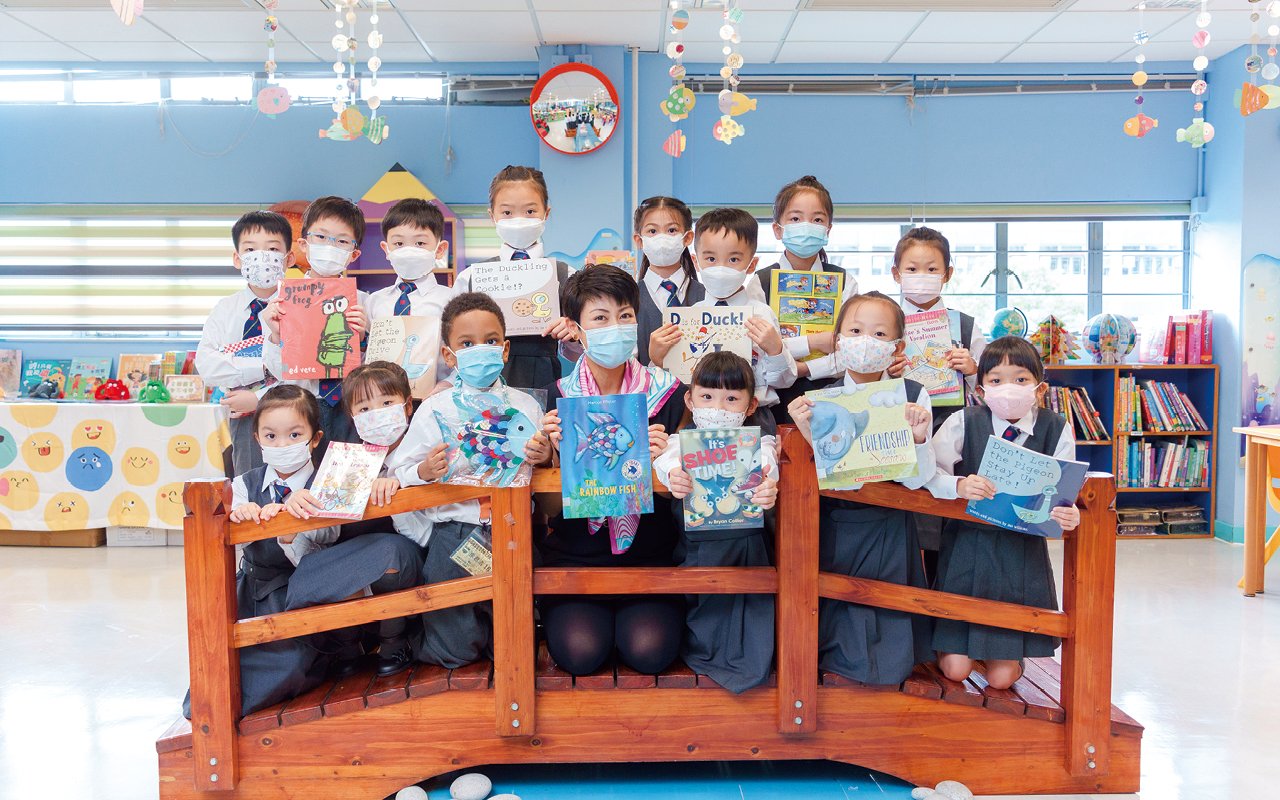 The teaching team teaches students according to their aptitude. They not only design layered teaching, make good use of technology to promote e-learning, but also fully implement interdisciplinary collaboration to promote students' ability to comprehensively apply knowledge and establish a grand view of knowledge. They also use English as the main medium for interdisciplinary learning, so that students can be immersed in a strong English learning atmosphere and fall in love with English.