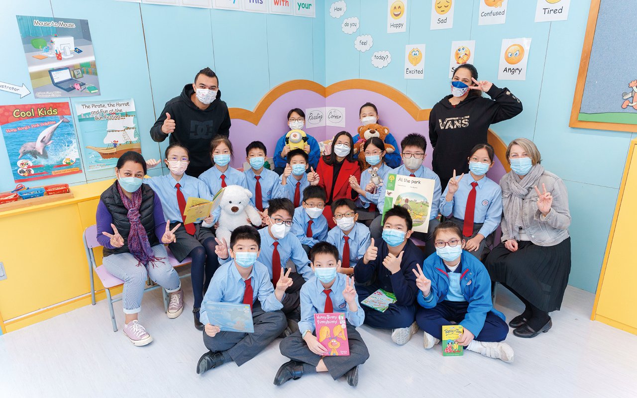 In addition to the rare hiring of 4 foreign English teachers, small class teaching is also used to create a more natural English-speaking learning environment for students.