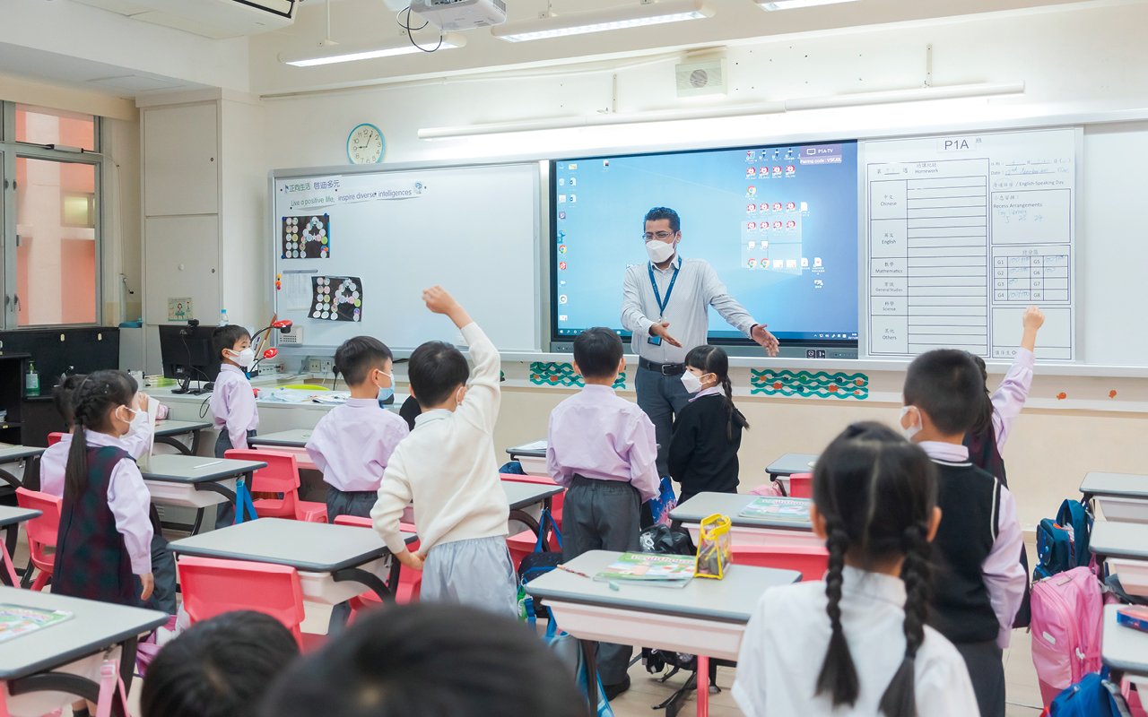 The English subject group introduces diversified teaching methods and integrates them into school-based special courses to improve students' English proficiency in an all-round way.