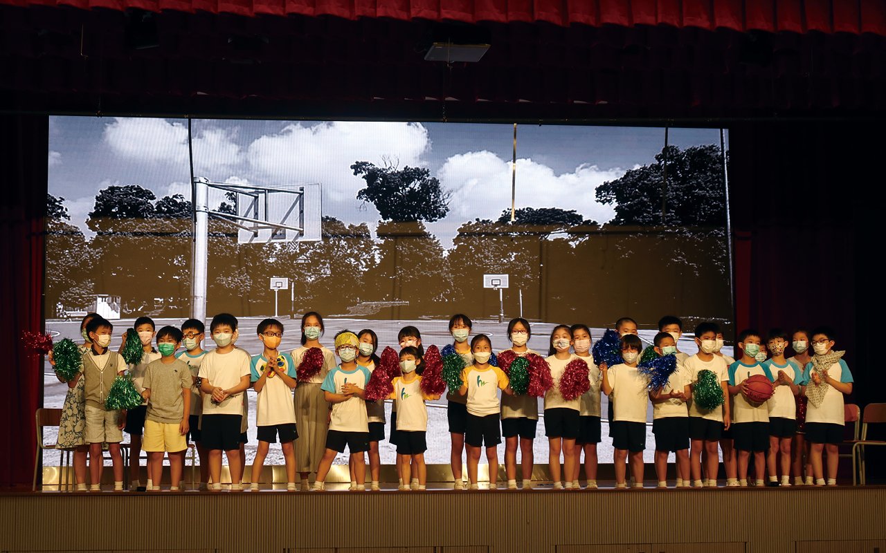 The annual Yingpu Musical is a major feature of the school. All 18 students and teachers work together to create an inspiring play, and the performance is led by foreign English teachers and professional theater troupes.