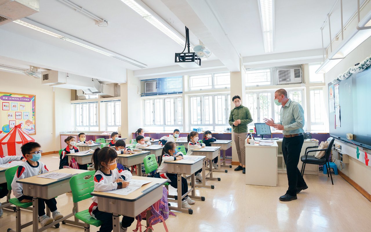 The school is committed to creating a strong English context and giving students the opportunity to learn and use English effectively.