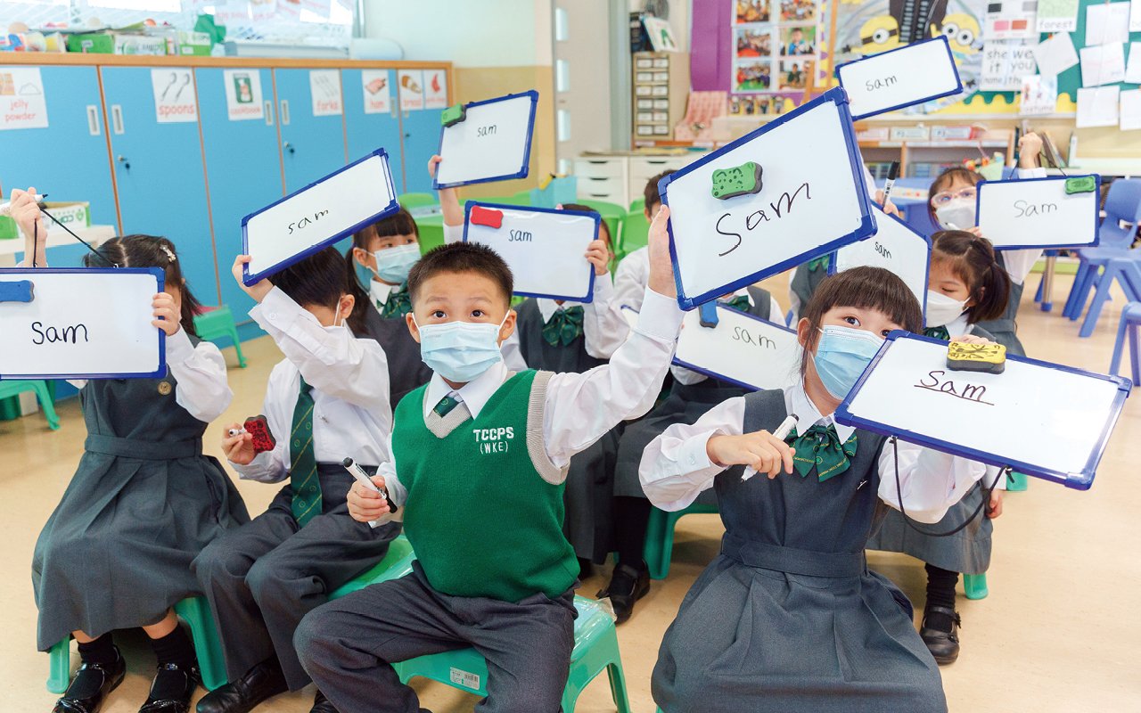 Taoist Ching Chung Primary School (Wu King Estate) is located in Tuen Mun District, New Territories. It has always been adhering to the purpose of "promoting learning and nurturing talents", using a proactive attitude and interesting teaching activities to make the learning process easier to "get into the brain" and provide students with the highest quality education. Principal Wu Siming leads a professional teaching team and is committed to consolidating students' English foundation.