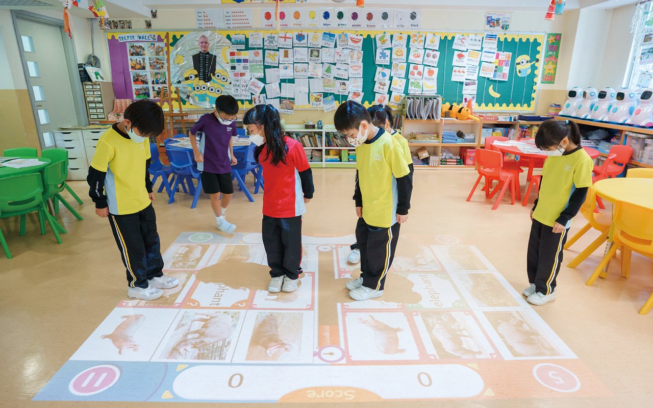 Principal Wu pointed out that in order to consolidate the English foundation of primary school freshmen, the training of English pinyin (Phonics) is particularly strengthened.