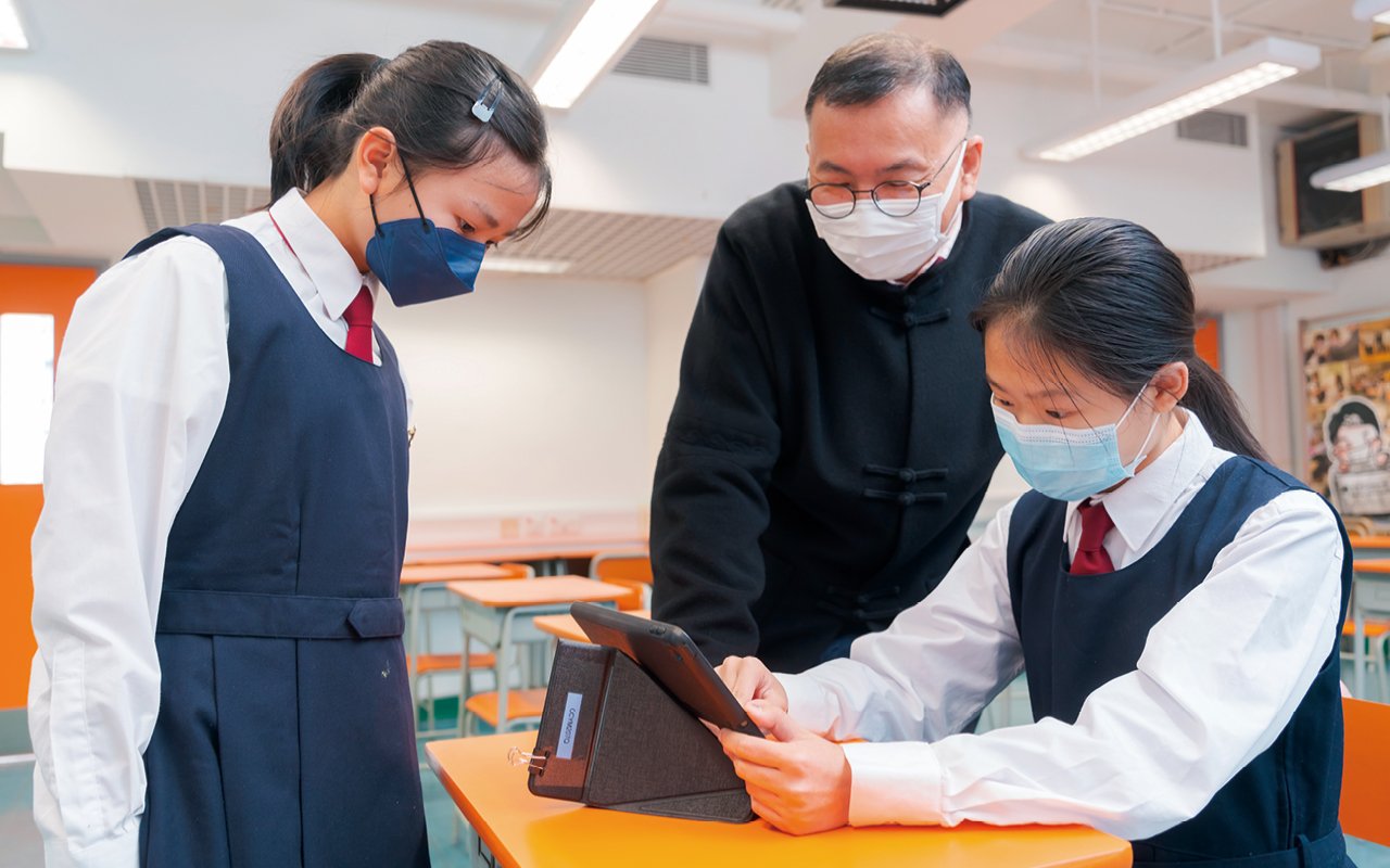 Practicing calligraphy allows students to exercise their bodies and minds, thereby improving their concentration in learning.