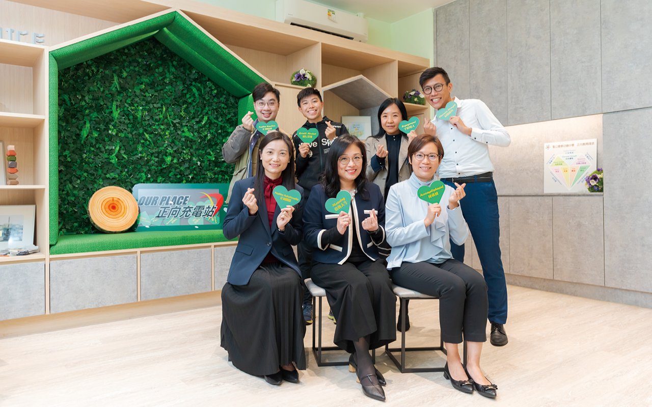 The school specially set up "Our place forward charging station"