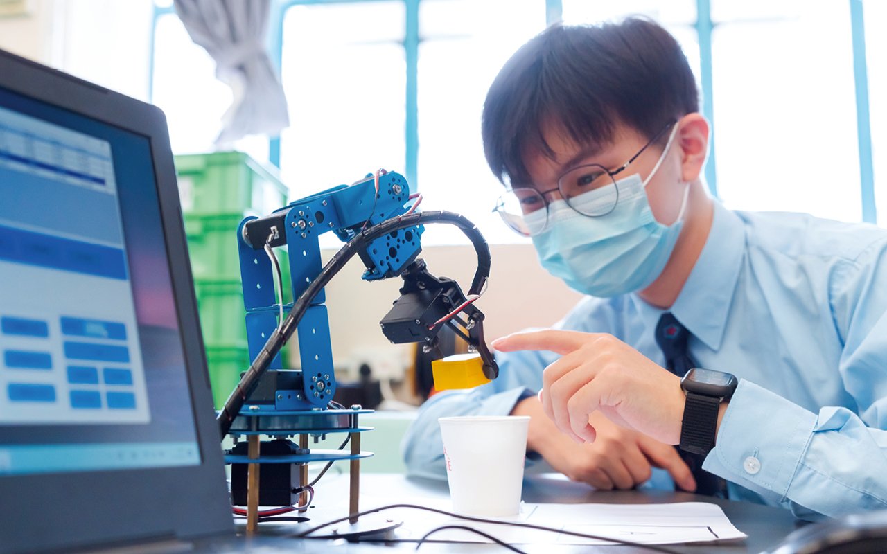 The school attaches great importance to building the knowledge base of students