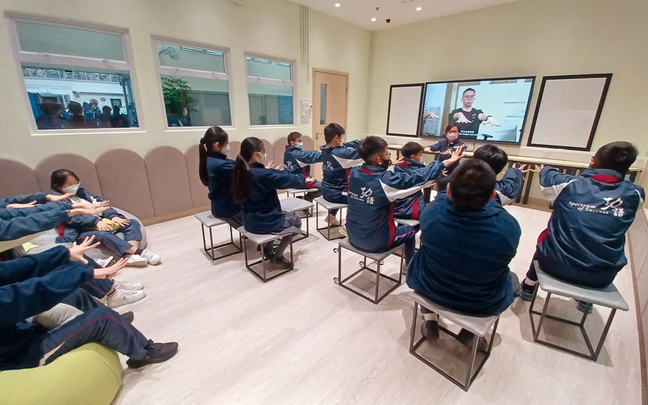 Teachers encourage them to communicate interactively in English and AI