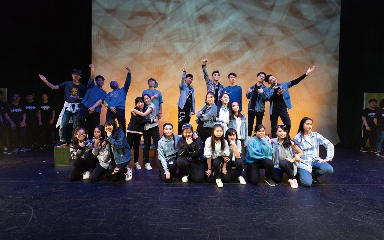 Foreign English teachers will provide oral training and arrange English drama classes for students on weekdays.