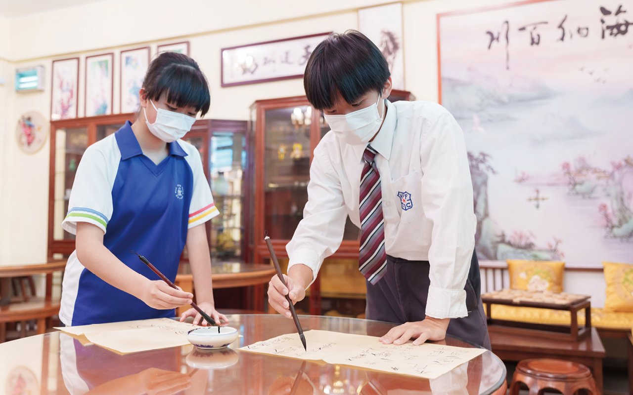 The school makes good use of activity-based teaching to stimulate students’ interest in learning with different interesting themes and combines it with traditional Chinese culture