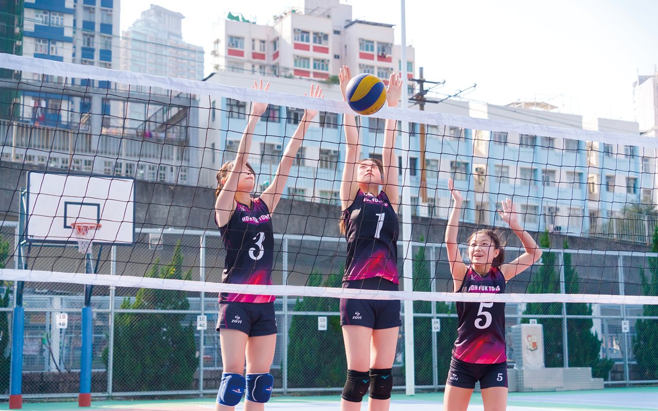 Regardless of each other, work together to participate in activities
