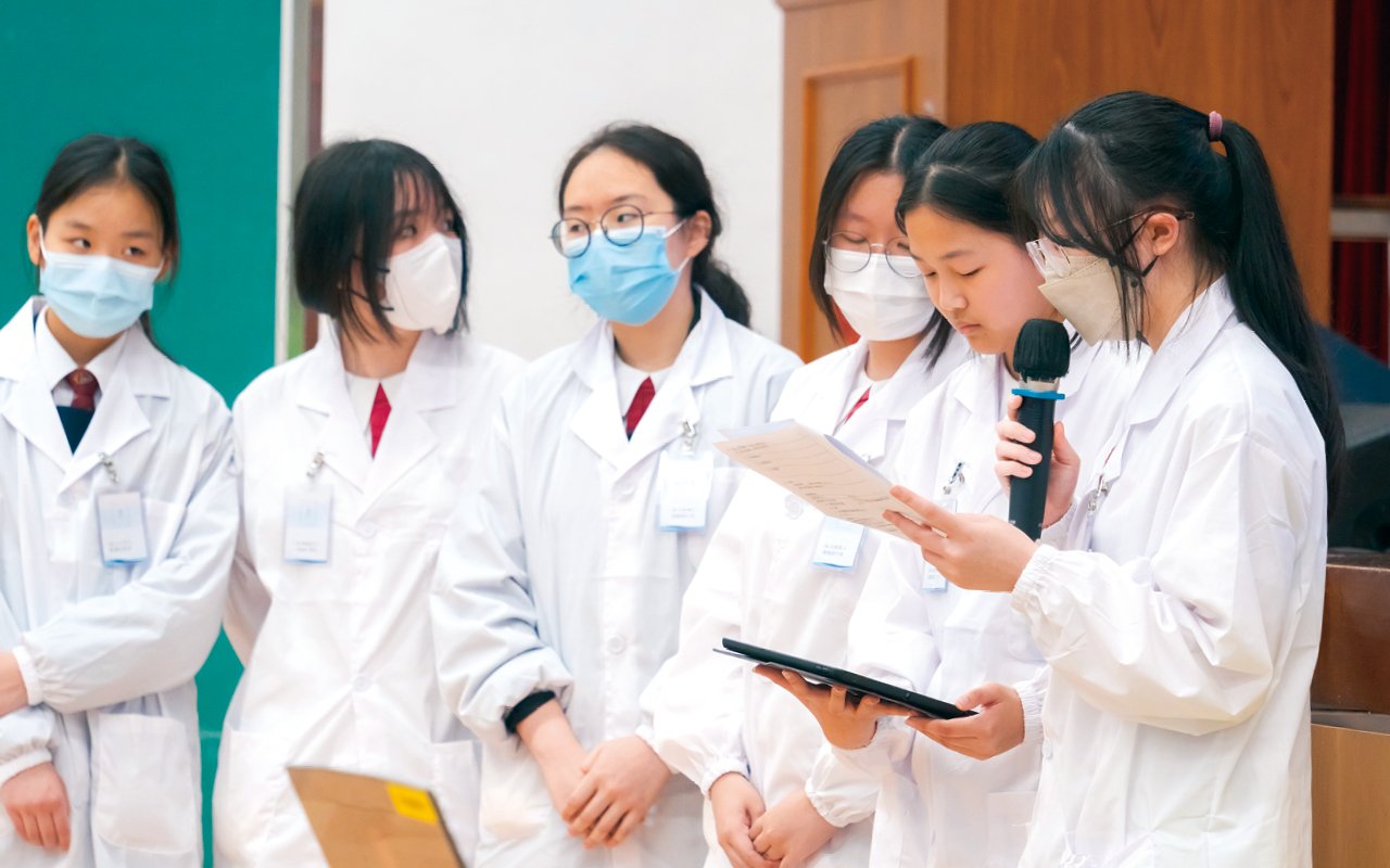 Students invent technological products targeting the elderly