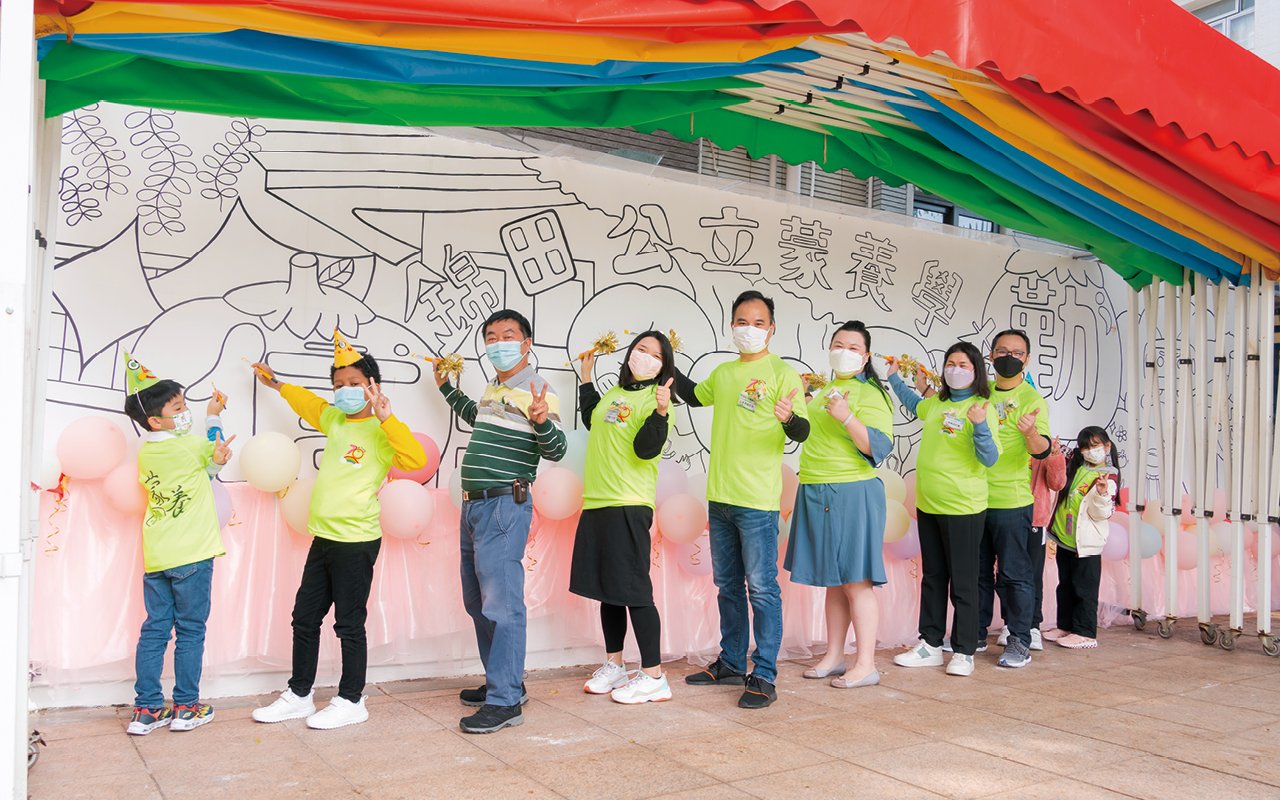 Strengthen home-school cooperation and serve as a bridge for family education