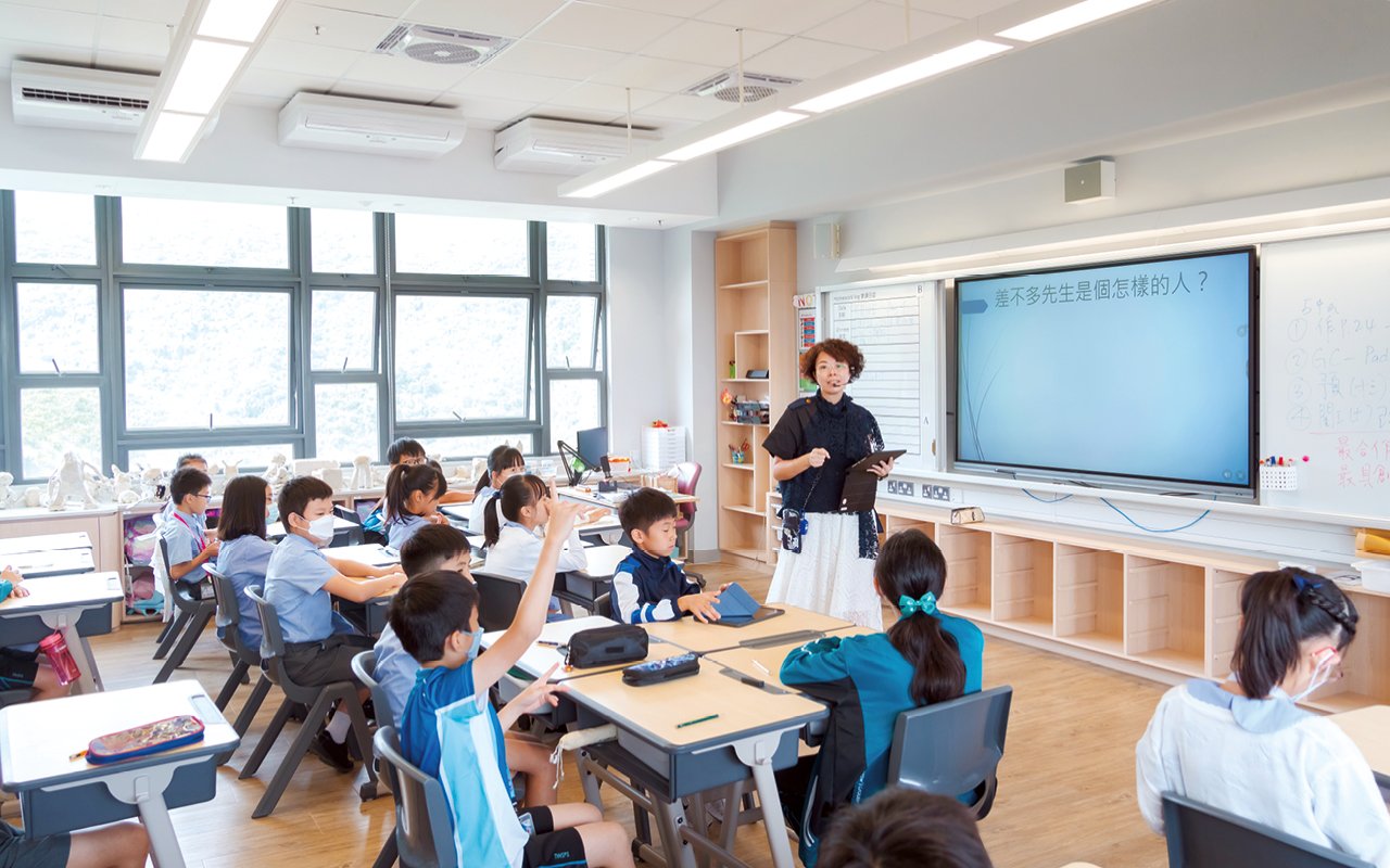 The school will arrange different study topics according to the learning stages of different grades.