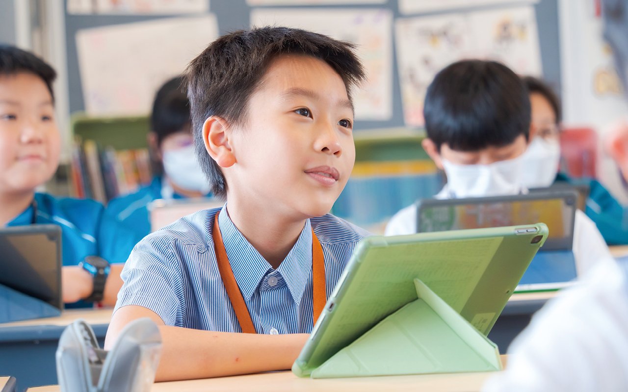To enable students to understand the latest development trends in science and technology