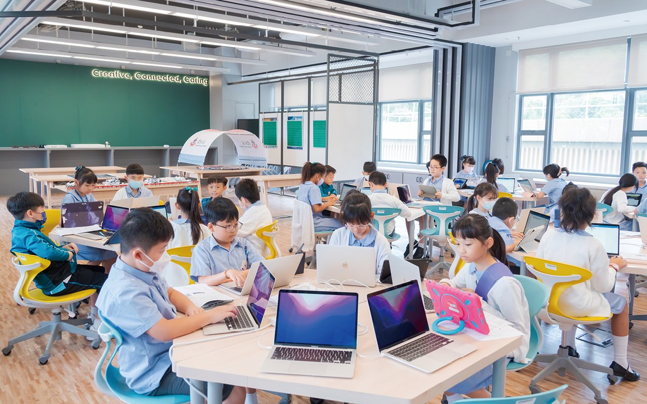 Encourage students to proactively use technology to improve their lives and become pioneers in the future digital world