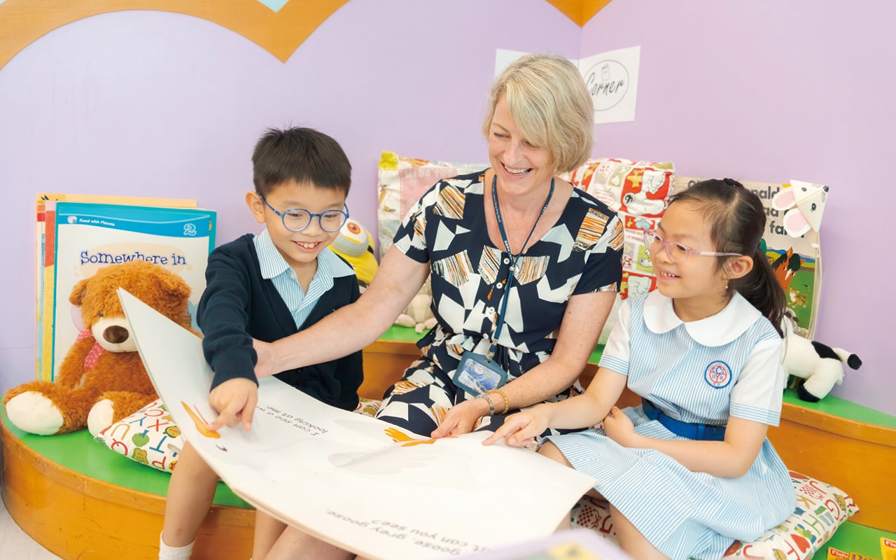 Teachers of various subjects integrate reading learning into teaching content