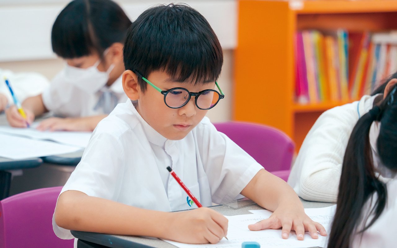 The school makes good use of teaching resources and continues to optimize the learning environment