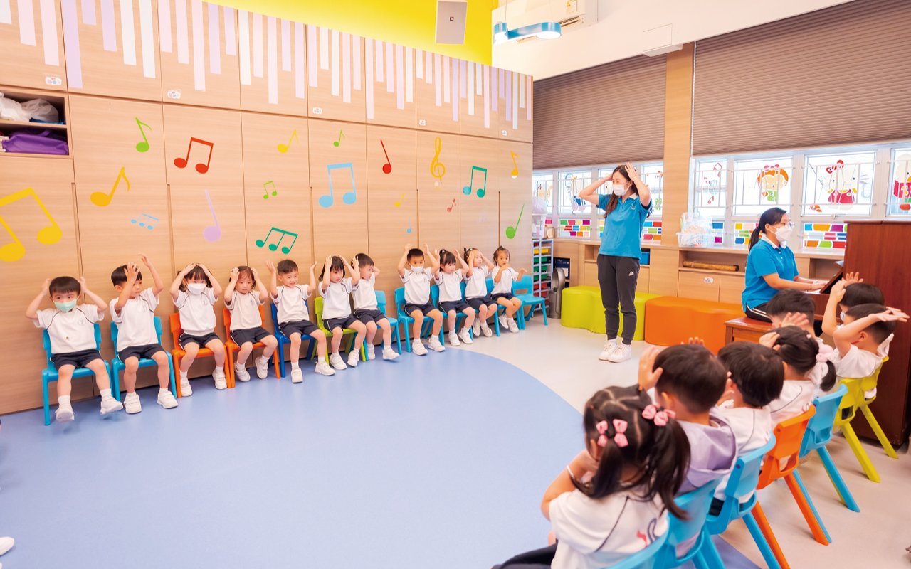 The school is committed to cultivating students to be biliterate and trilingual to create advantages for future development.