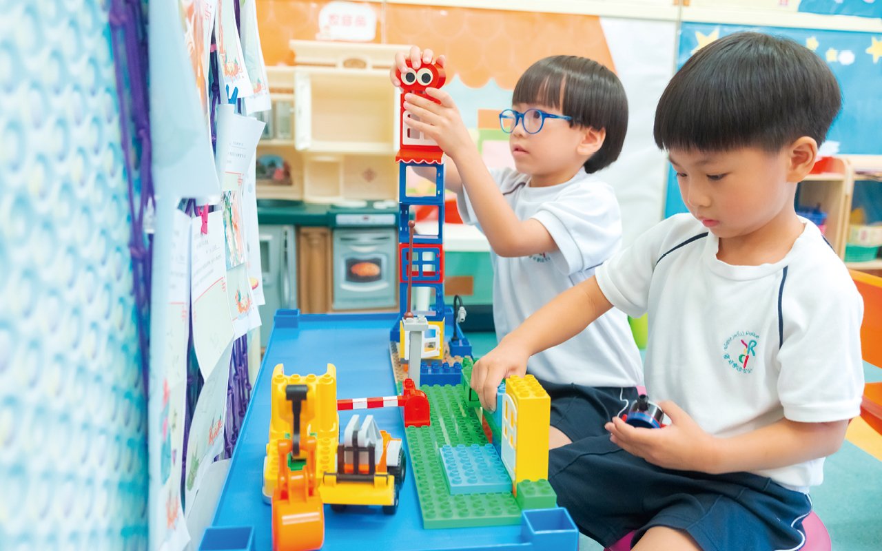 Let students learn and grow happily and stimulate their potential development