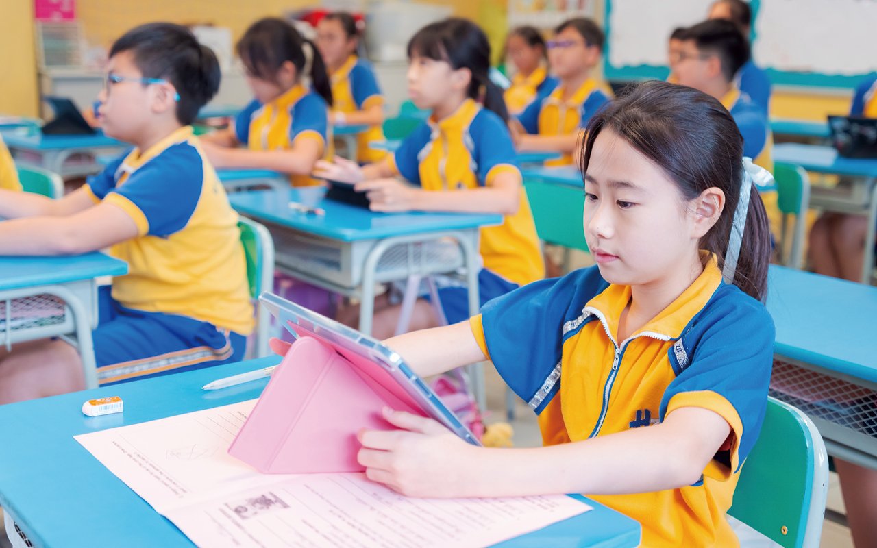 The school actively implements the STEAM education concept and closely links the knowledge of different subjects