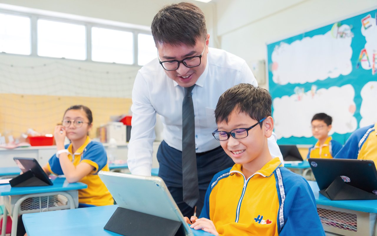Students can study independently anytime and anywhere, consolidate daily learning and discover new knowledge