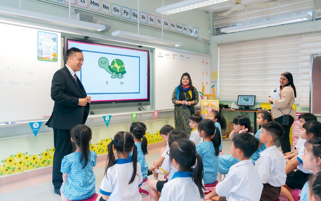 Provide students with experience classes to build diverse learning experiences