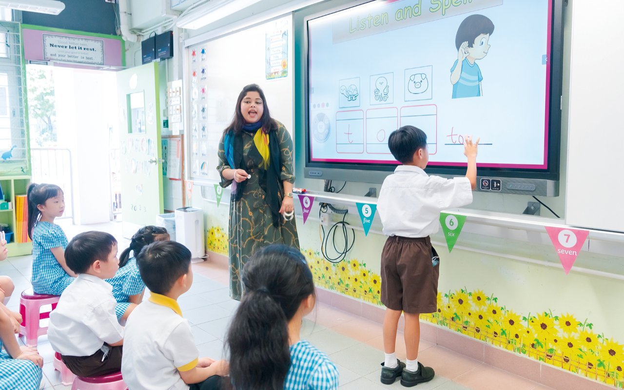 Guide students to practice positive behaviors in daily life