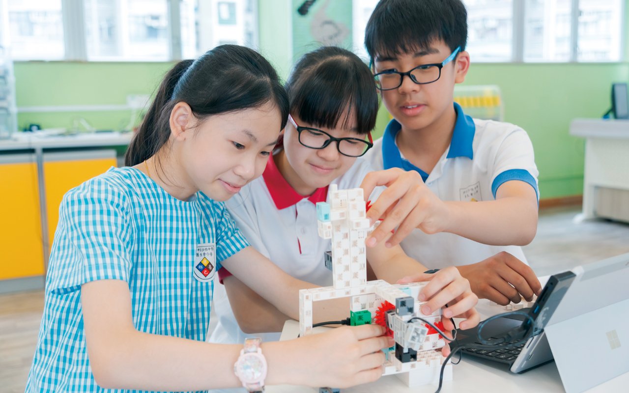 Schools incorporate multimedia elements through curriculum design
