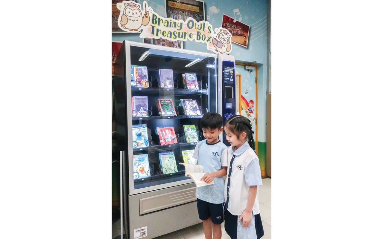 Set up "Smart Lending Book Machine" and "Reading Café"