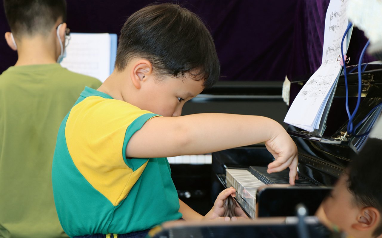 Encourage students to participate in activities of different interests and inspire the development of multiple intelligences